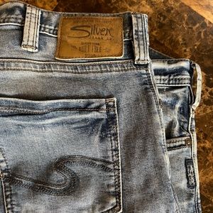 SILVER JEANS
Allan Straight Jeans